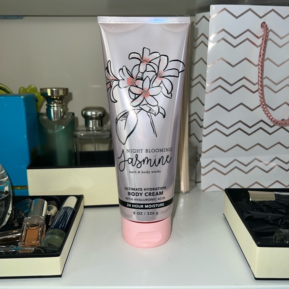 Bath & Body Works Bundle!! - Picture 3 of 14